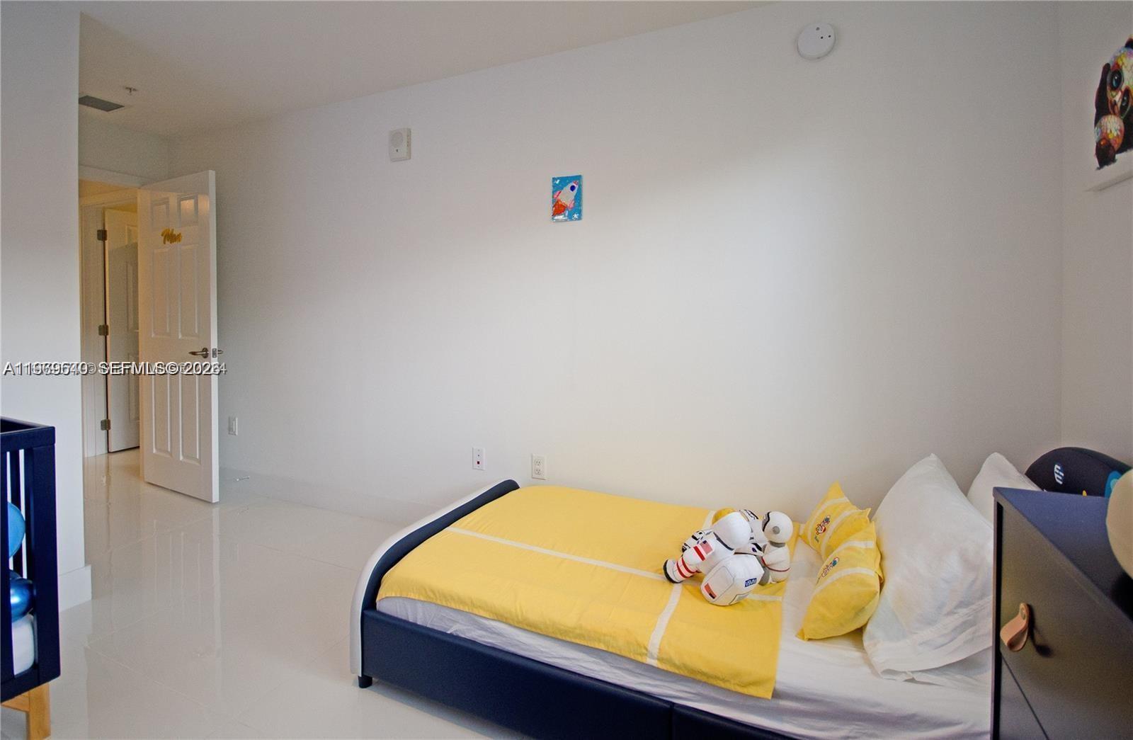 ISLANDS AT DORAL 1ST ADDI - Residential Lease