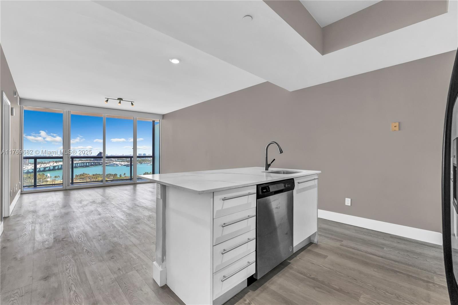 Rental Property at 888 Biscayne Boulevard 1710, Miami, Broward County, Florida - Bedrooms: 1 
Bathrooms: 2  - $3,600 MO.