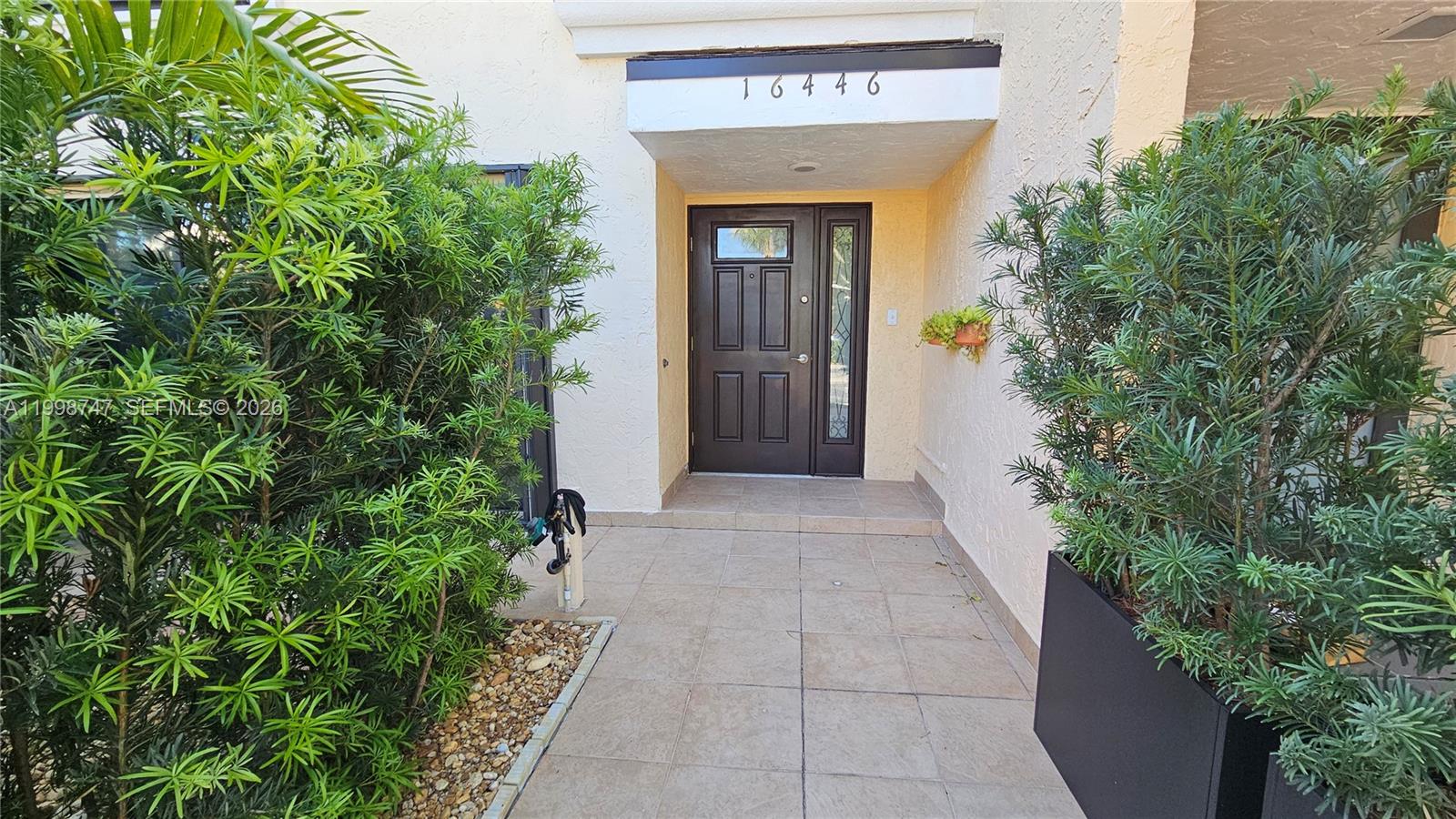 LEEWARD POINT CONDO - Residential Lease