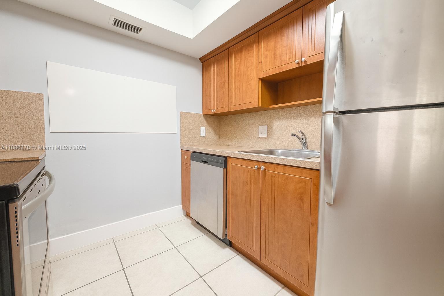 SUTTON HOUSE CONDO - Residential