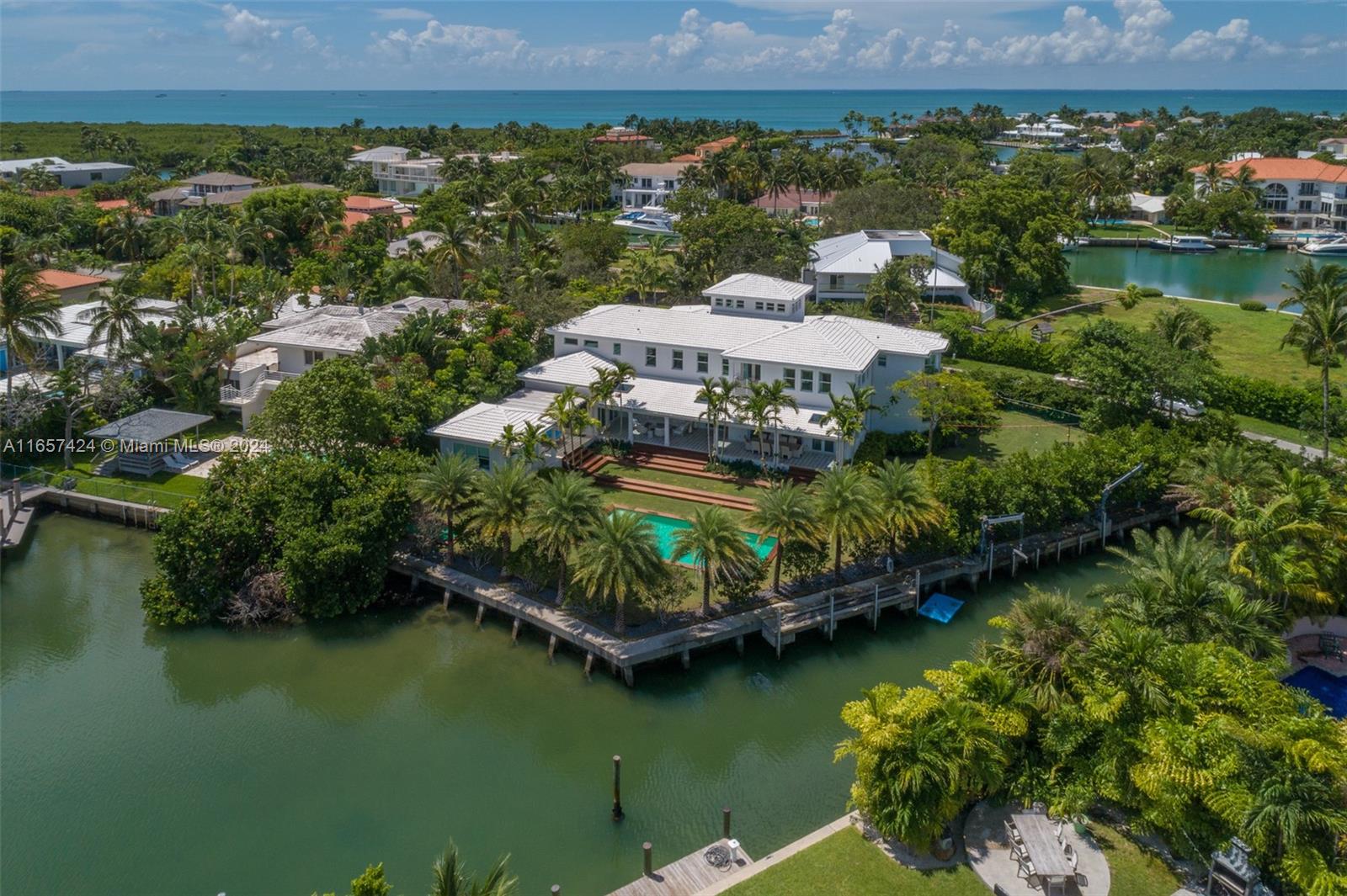 925 Mariner Drive, Key Biscayne, Miami-Dade County, Florida - 7 Bedrooms  
7 Bathrooms - 