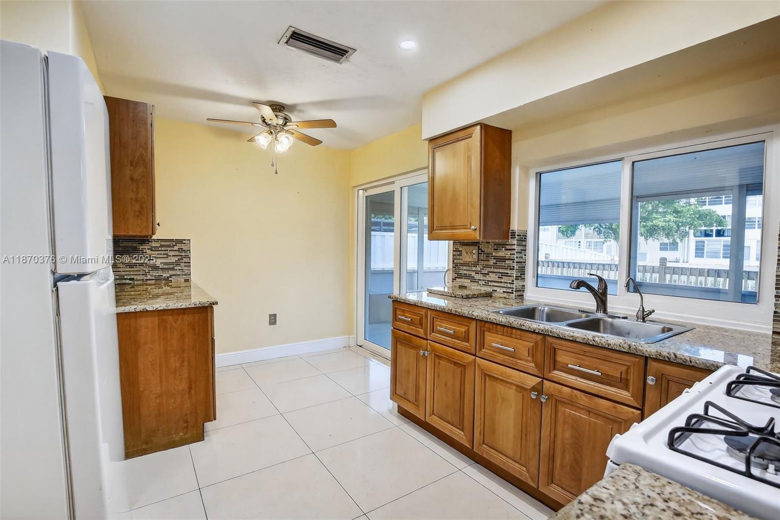 SUNRISE GOLF VILLAGE SEC - Residential