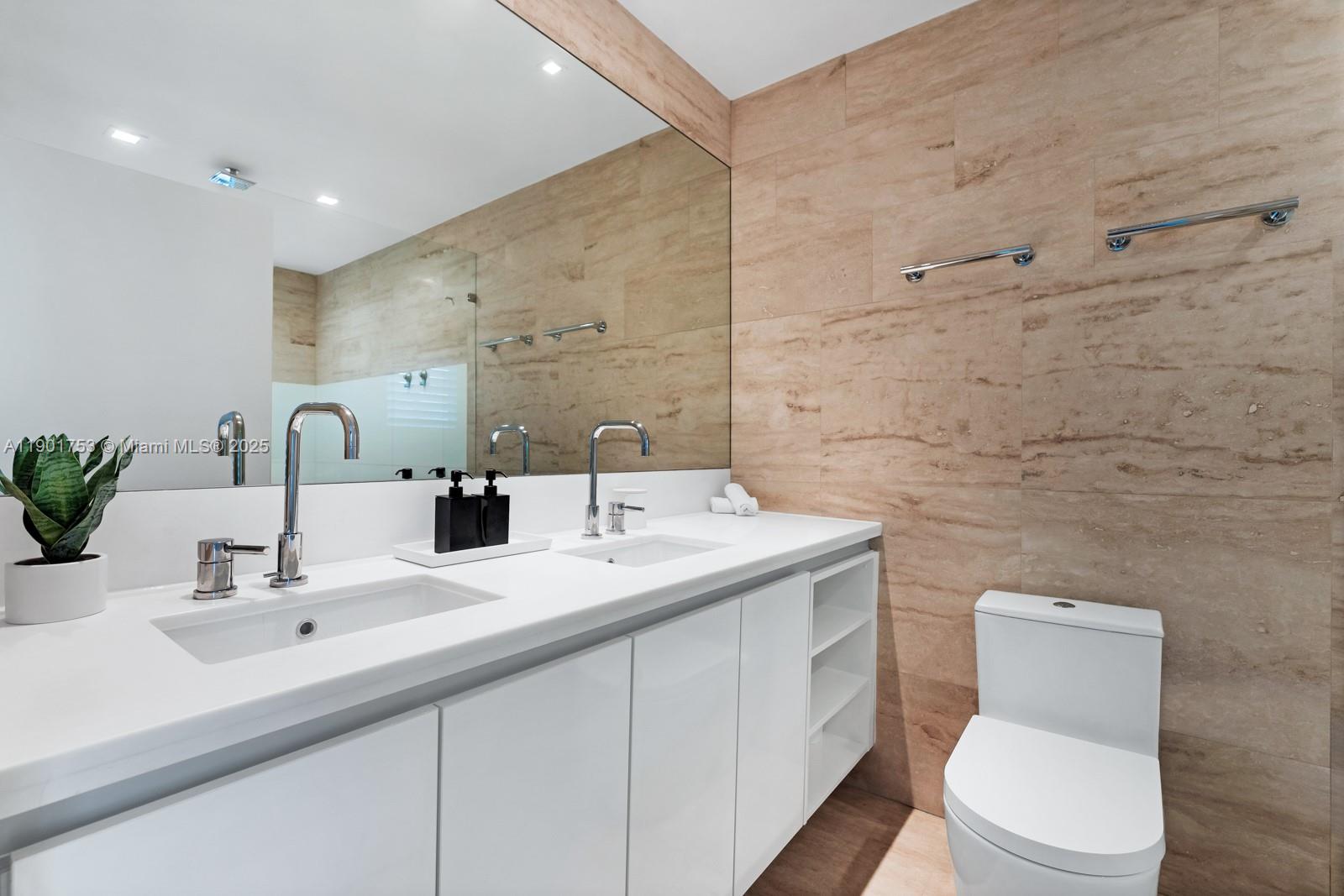 CAPRI SOUTH BEACH CONDO - Residential