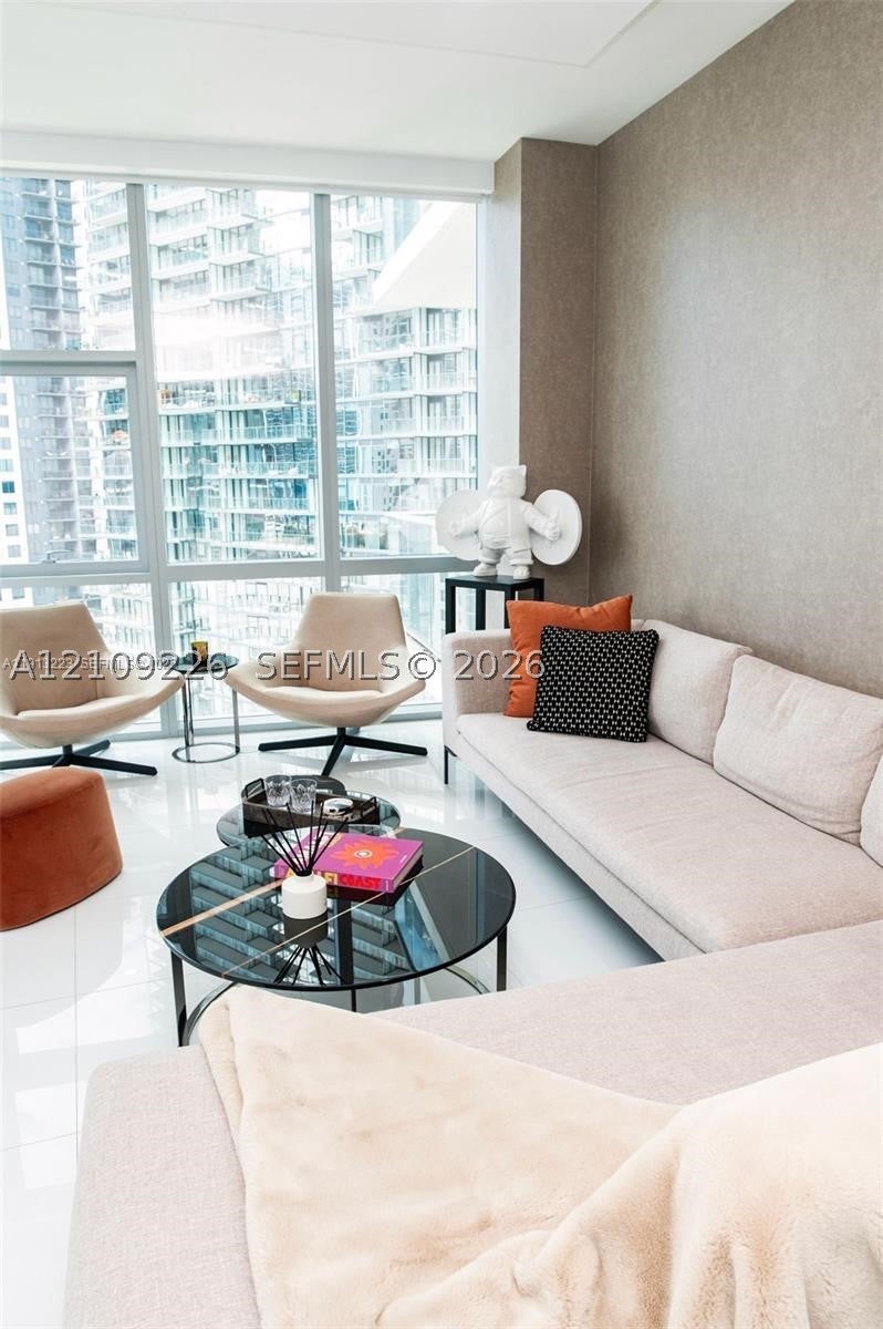 851 NE 1st Ave 1811