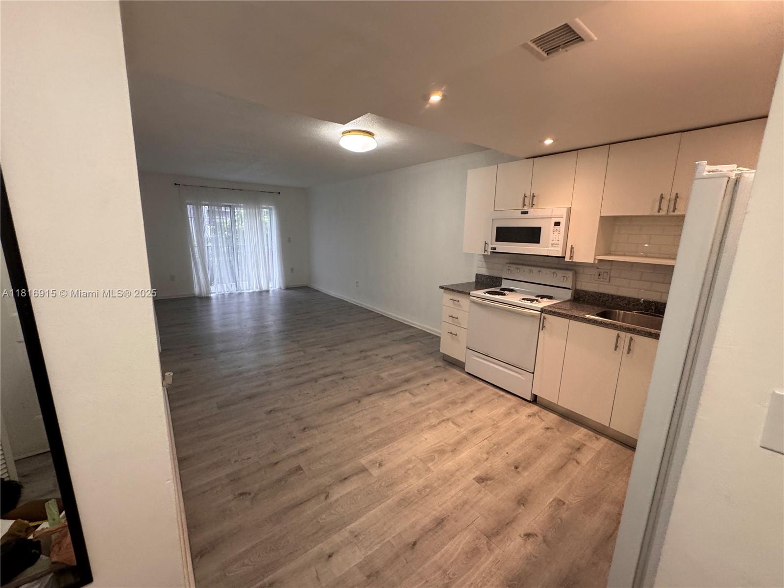 VISTA ALEGRE CONDO - Residential