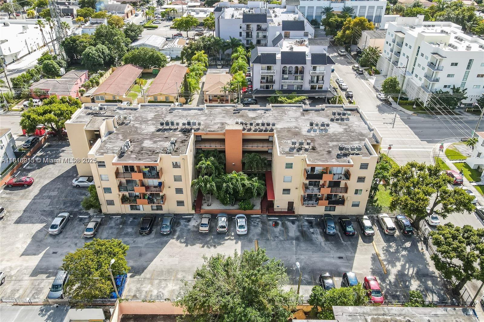 VISTA ALEGRE CONDO - Residential