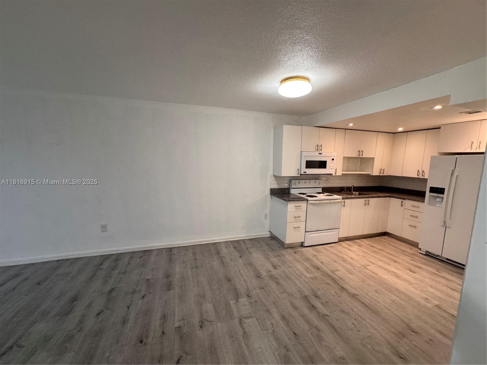 VISTA ALEGRE CONDO - Residential