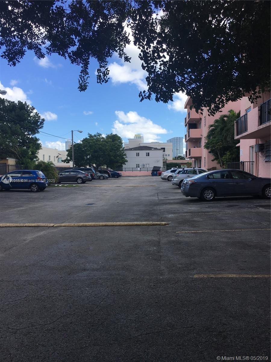 VISTA ALEGRE CONDO - Residential