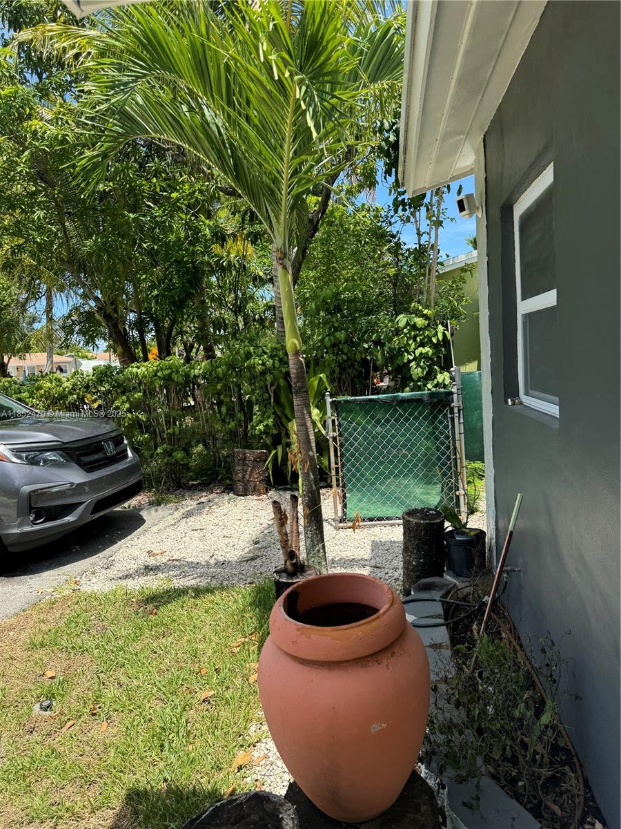 550 SW 11th Dr