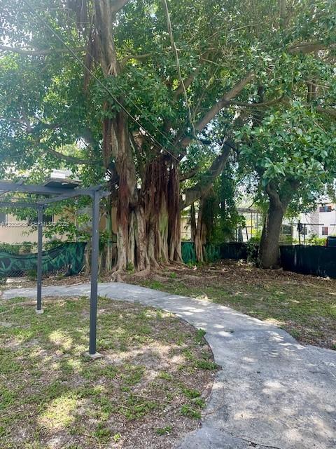 FLORAL PK 1ST AMD - Residential Lease