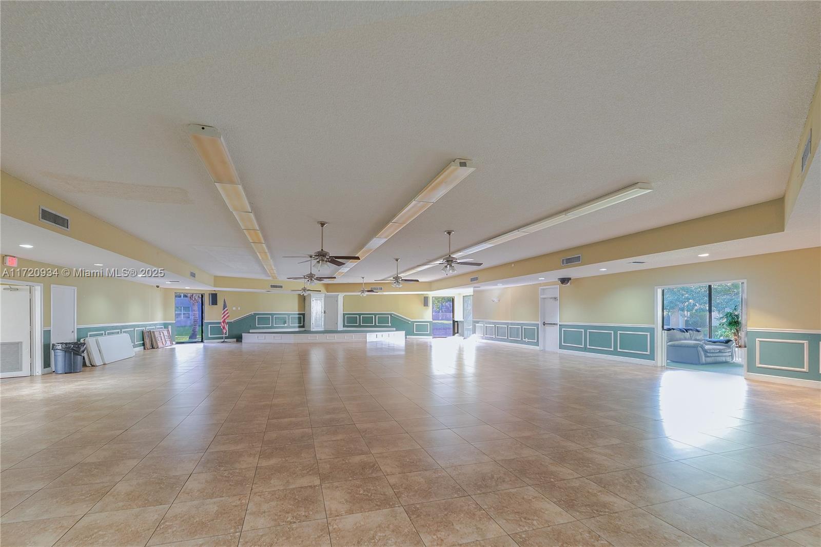 ROYAL PARK CONDO - Residential