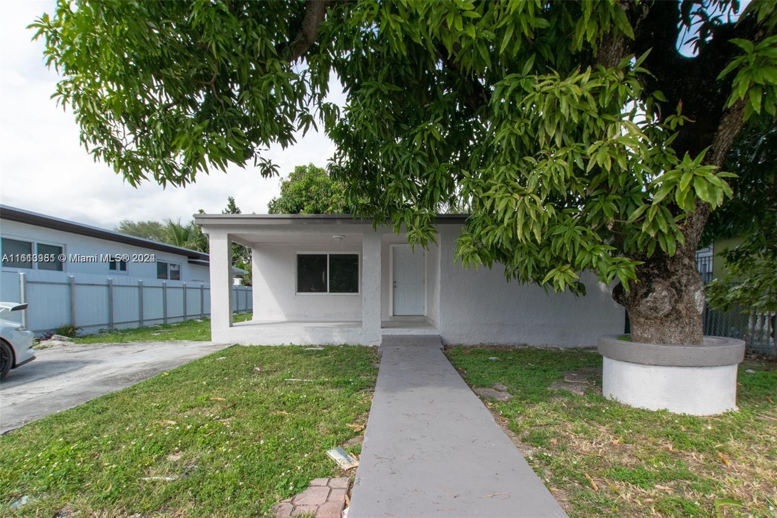 Fully Updated Home! Move in ready. The house is composed of 3 bedrooms 1 bathrooms in the Front (Main Unit)
house and a 1 bedroom 1 bathroom (Rear Unit)