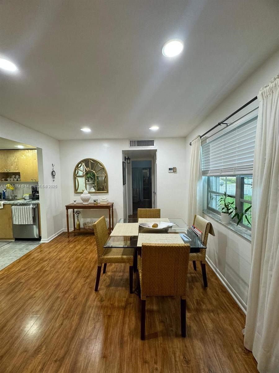 KINGS POINT BURGUNDY A THR - Residential