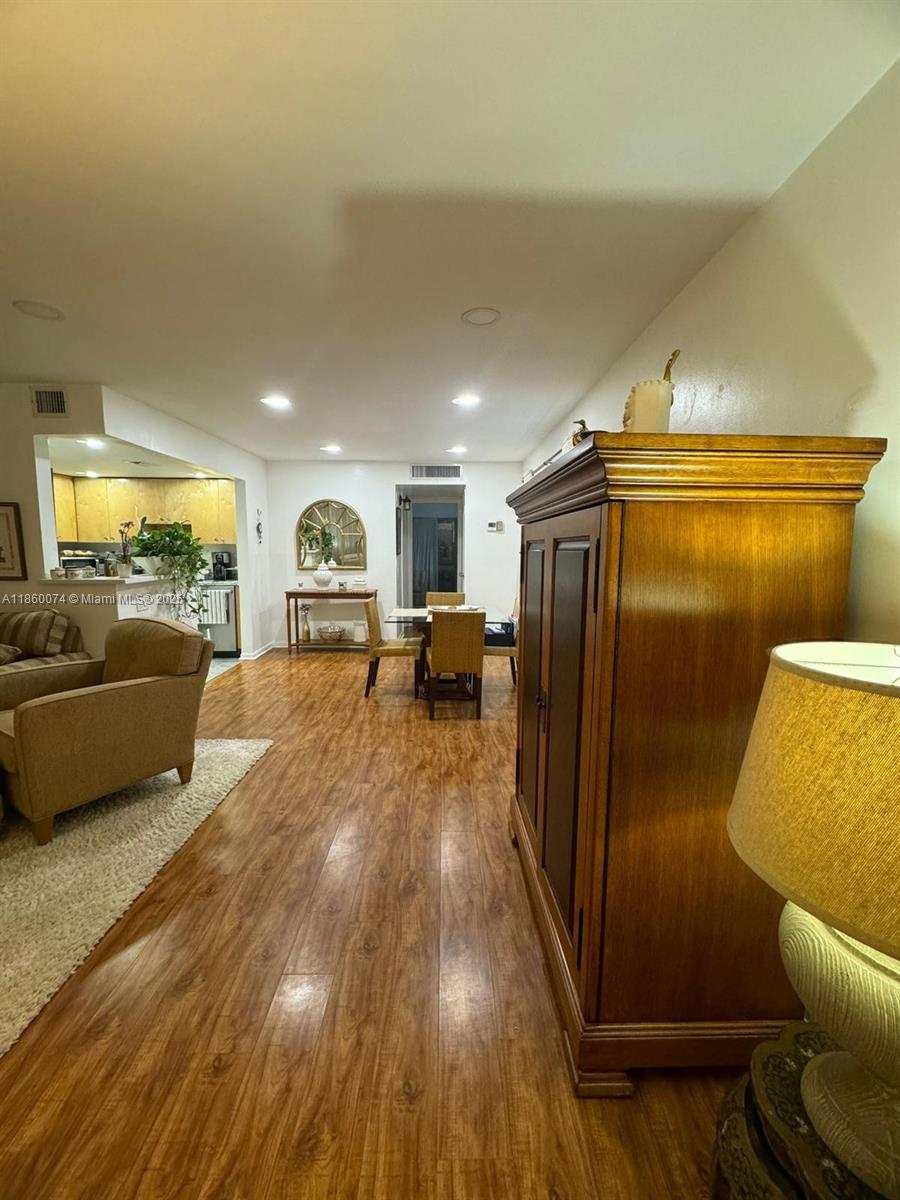 KINGS POINT BURGUNDY A THR - Residential