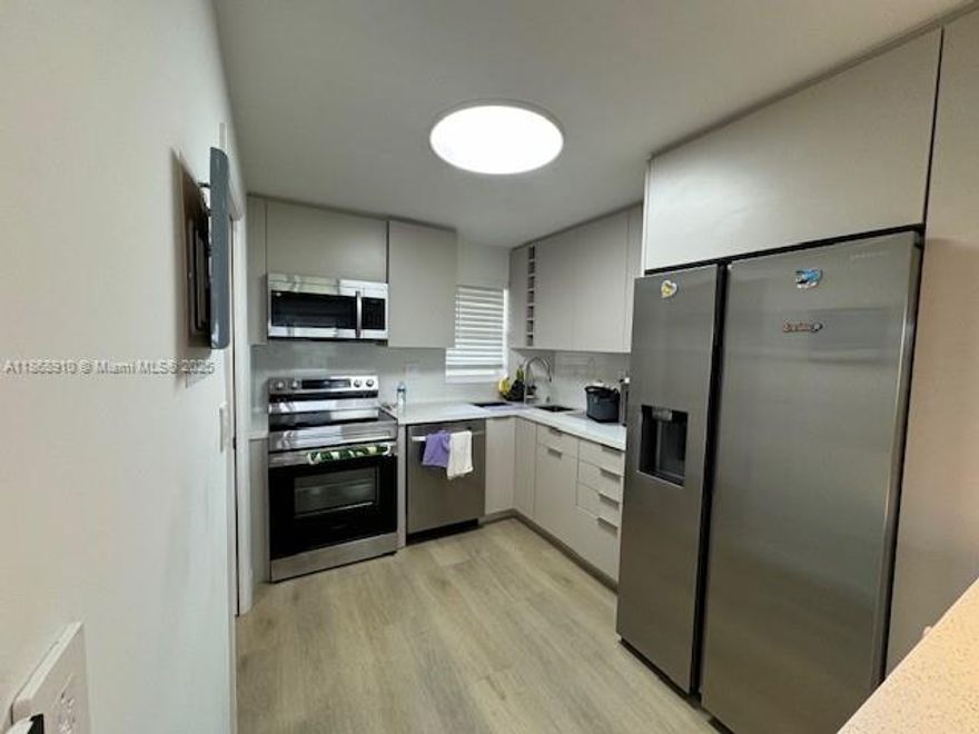 TOTALLY REMODELED1 bedroom and 1.5 bath unit with beautiful views of the Golf Court. New kitchen, baths, floors. NEW AC installed 2 months ago. Lots of amenities: Restaurant, billiard room, Clubhouse, Gym, Putting Green, Courtesy Bus, Library, Heated Pool, Sauna, Bike trails and more.... This is a 24 hours guard gated community 55+. This community has it all 7 pools, 14 tennis courts, Theater, BBQ area, 18 holes golf course. Can not rent the first 9 months of ownership. Maintenance fees are $611 per month plus $238 Recreation fee. Seller motivated and easy to show! SELLER VERY MOTIVATED, SEND YOUR OFFERS!!!