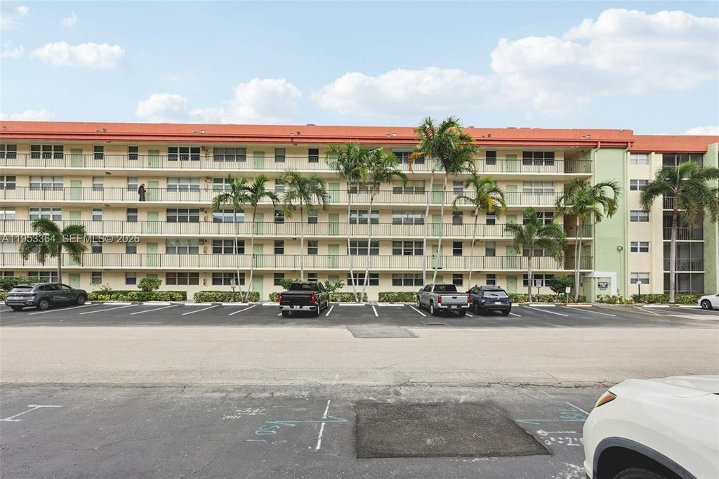 Photo of 5300 NE 24th Ter #428C, Fort Lauderdale, FL 33308 (MLS # A11953364)
