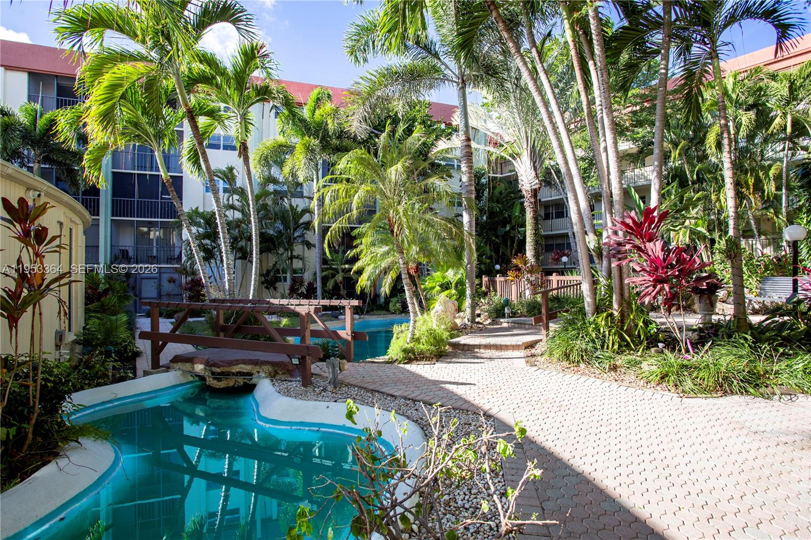 CROSS FOX CONDO - Residential