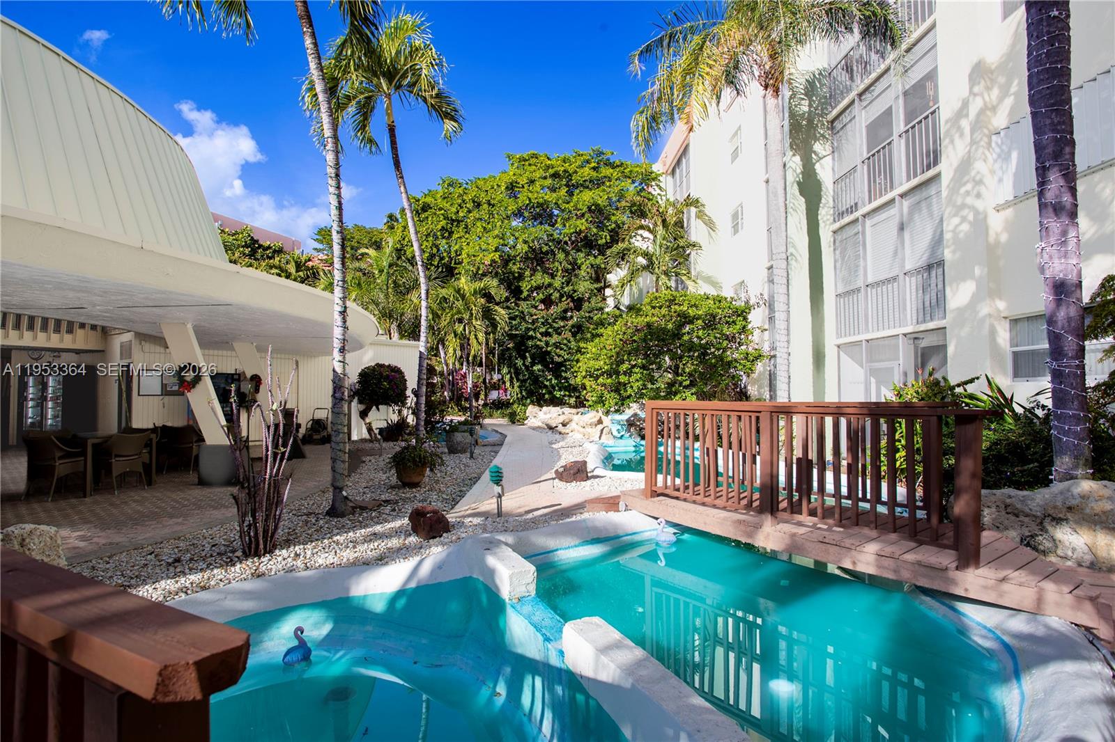 CROSS FOX CONDO - Residential