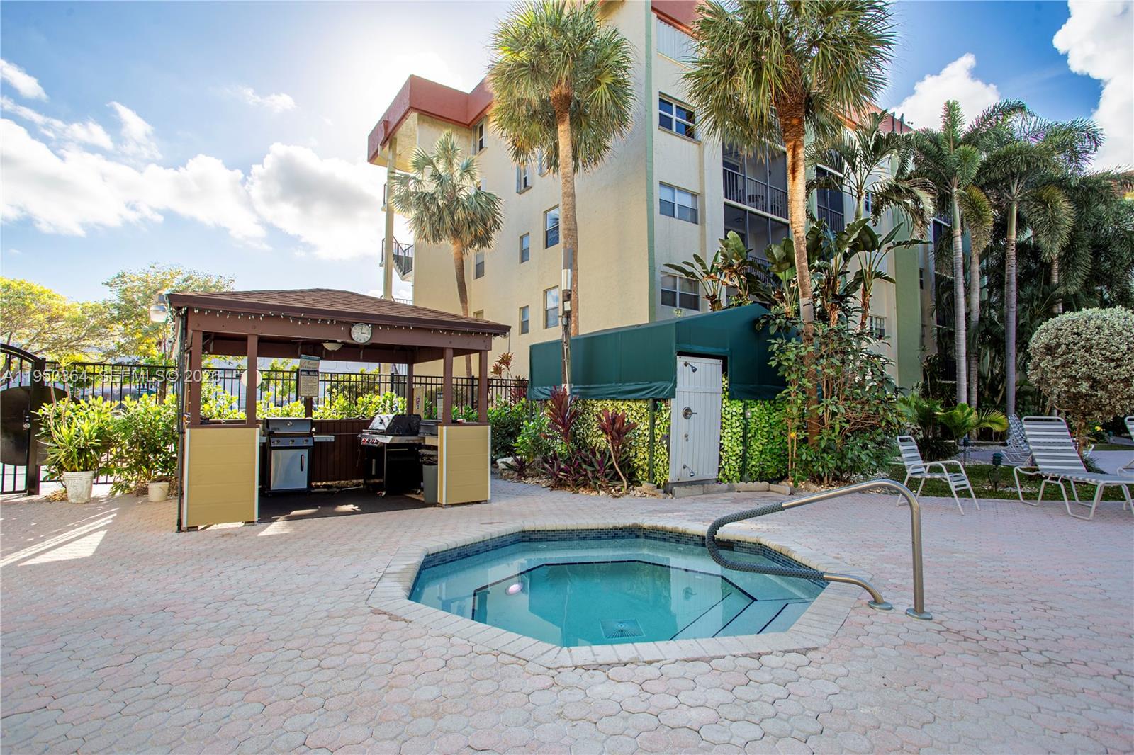 CROSS FOX CONDO - Residential