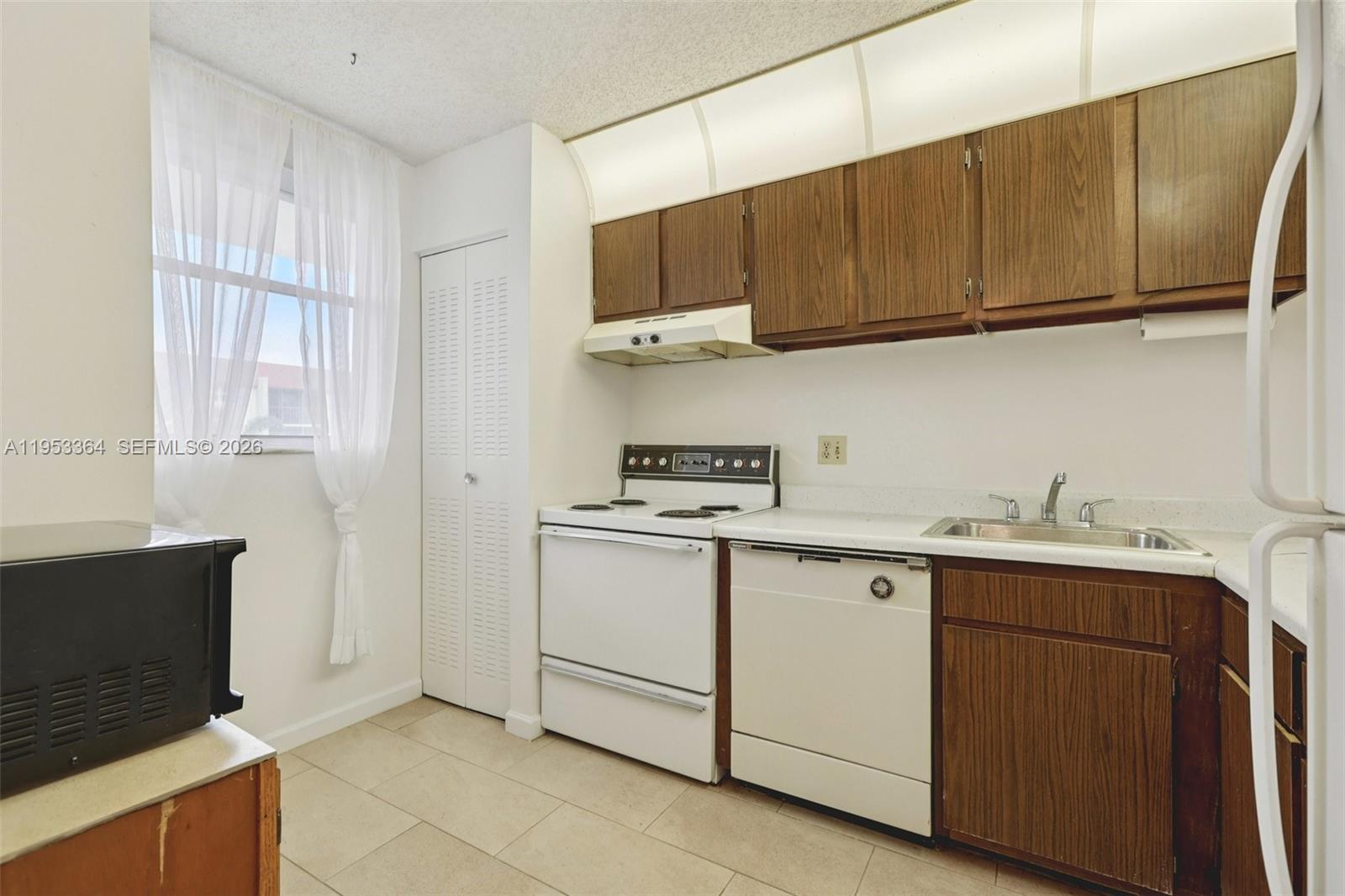 CROSS FOX CONDO - Residential