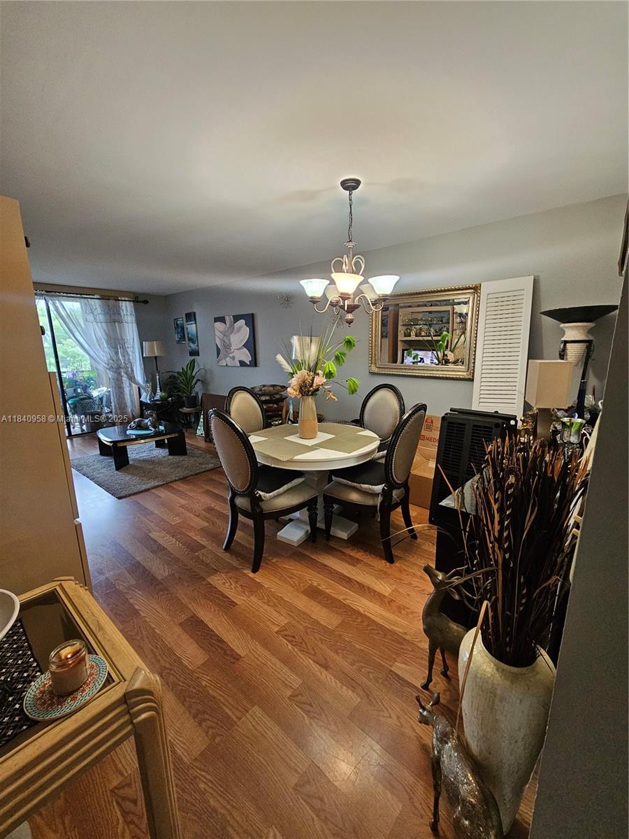 901 Colony Point Cir 408