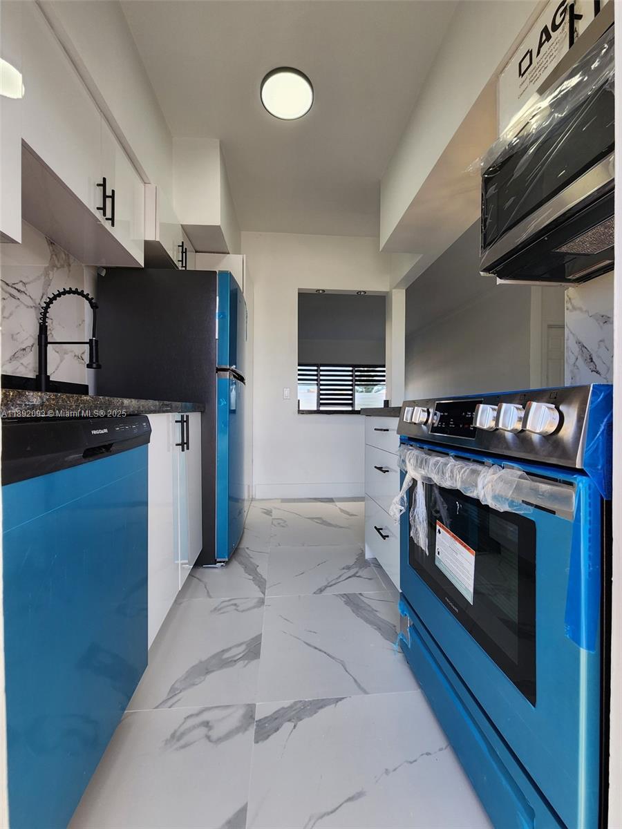 ISLE OF NORMANDY MIAMI VI - Residential Lease