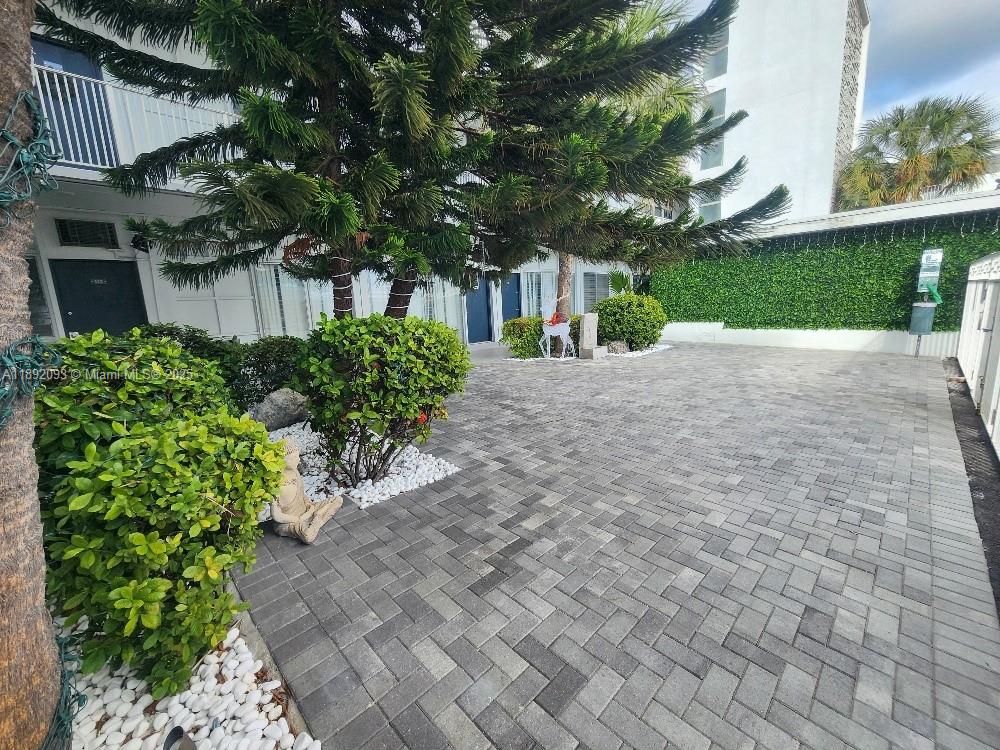 ISLE OF NORMANDY MIAMI VI - Residential Lease
