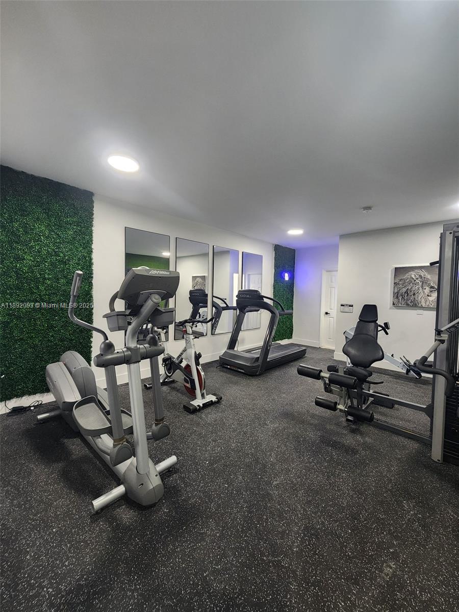 ISLE OF NORMANDY MIAMI VI - Residential Lease