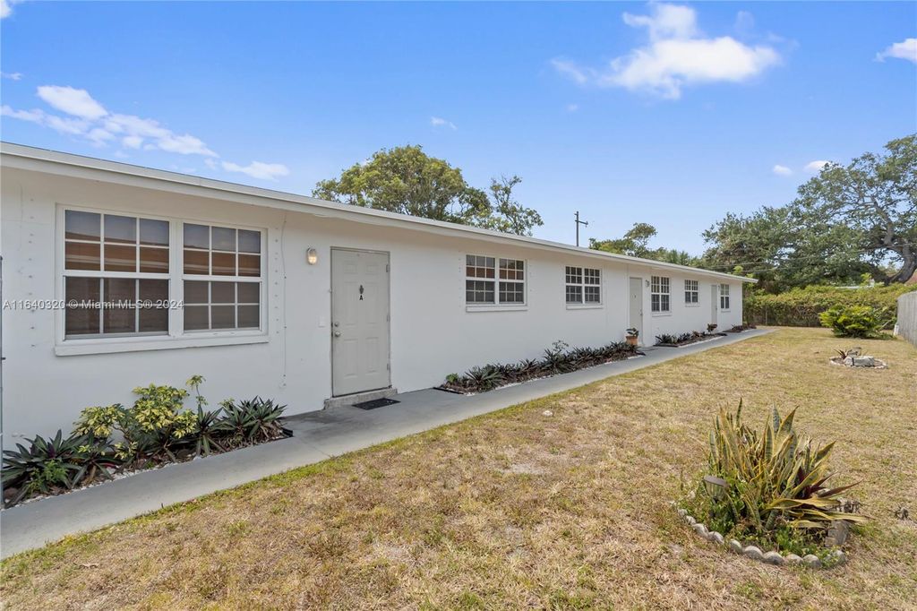 Photo of 631 NW 11th Ave #A, Fort Lauderdale, FL 33311 (MLS # A11640320)