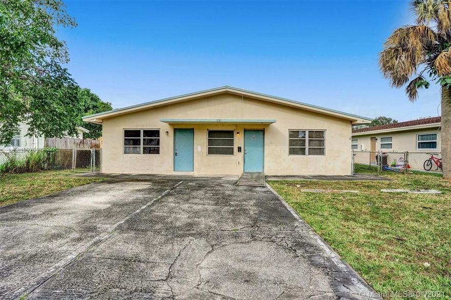 Bright and spacious unit 3 bedrooms and 2 bathroom in great location in Marina Mile. Unit has a brand new kitchen, with stainless steal appliances,  central A/C and shared laundry room.