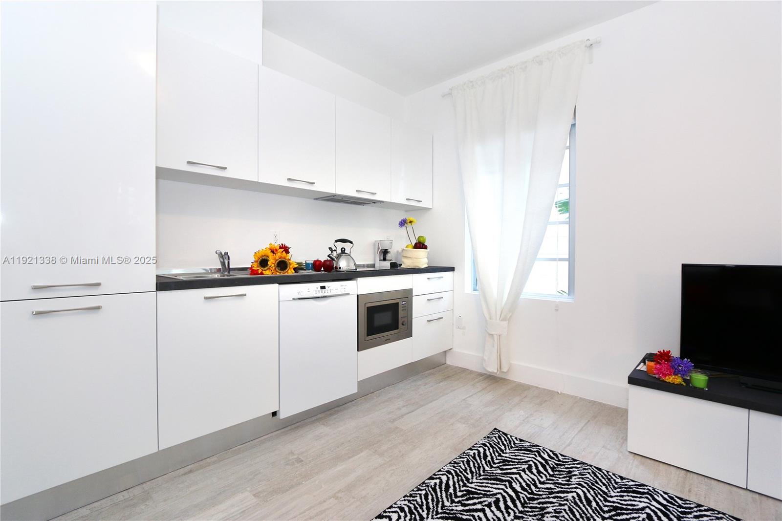 811 Jefferson Ave 101