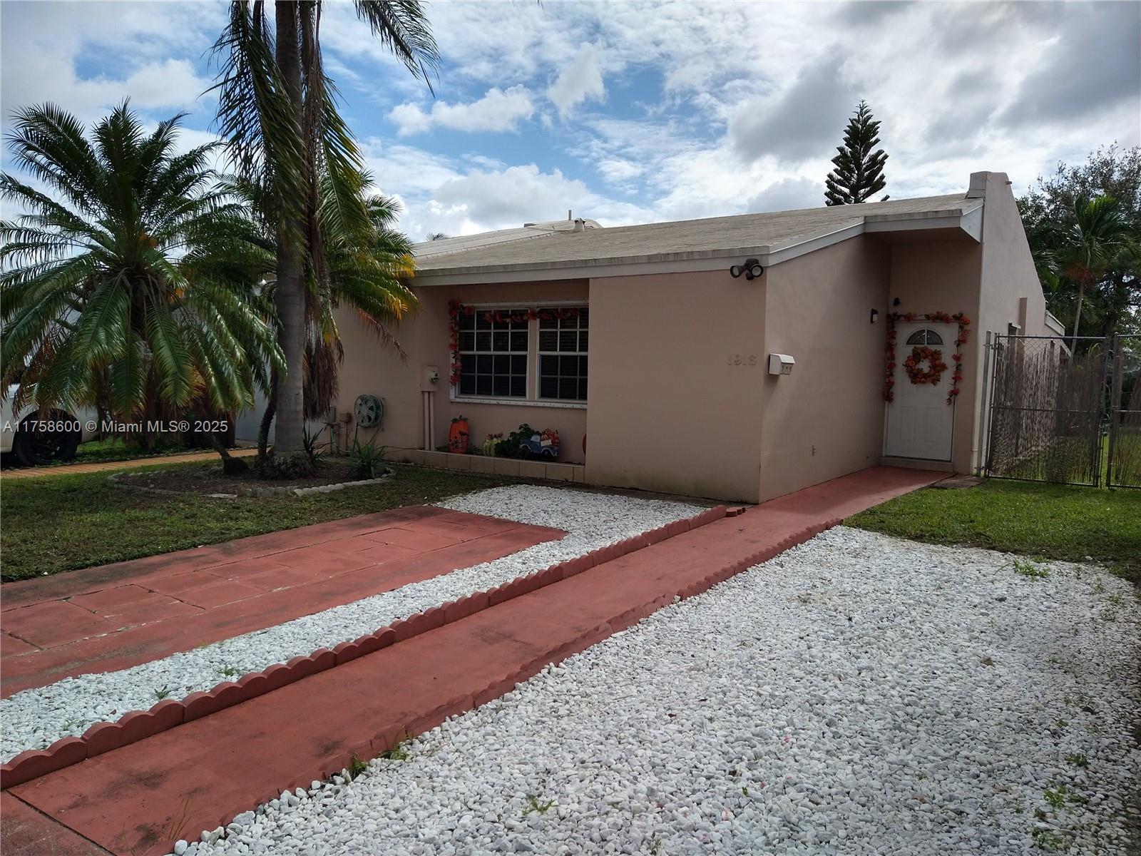 Property for Sale at 1916 W 72nd St, Hialeah, Miami-Dade County, Florida - Bedrooms: 2 
Bathrooms: 1  - $395,000