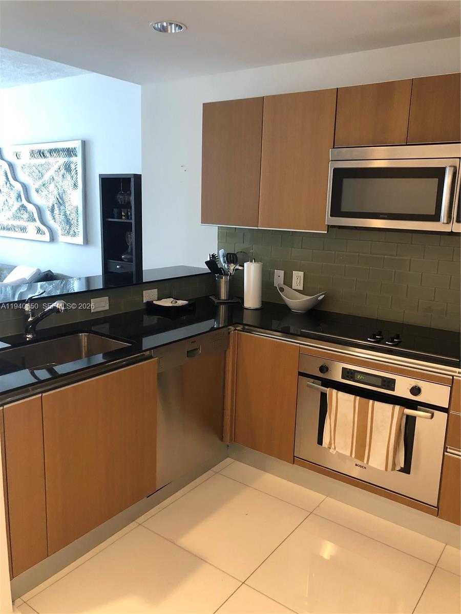 1060 Brickell Ave 1915