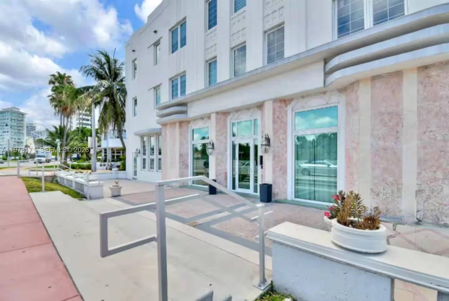 3025 Indian Creek Dr 103