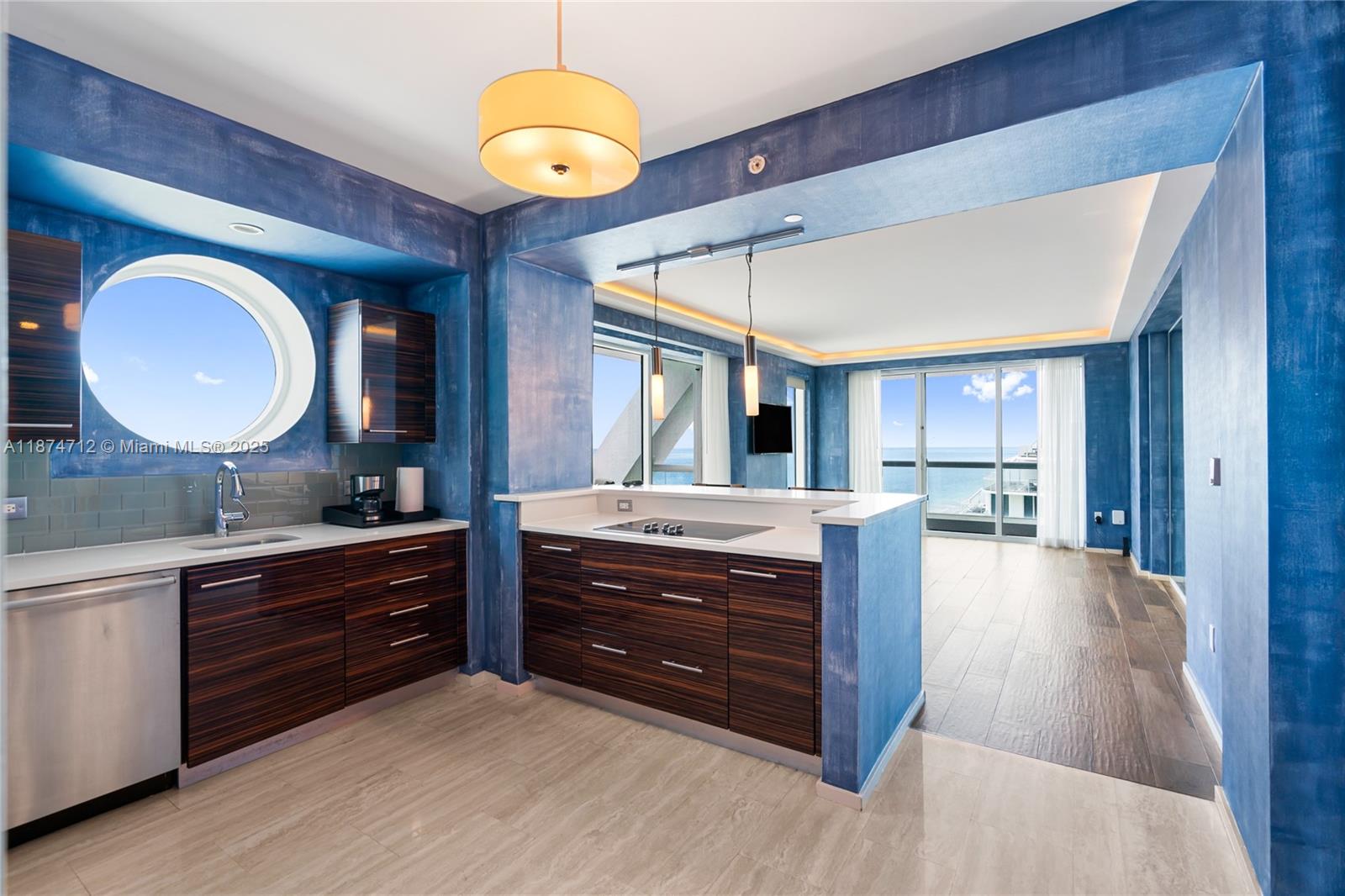551 FLB CONDOMINIUM RESID - Residential