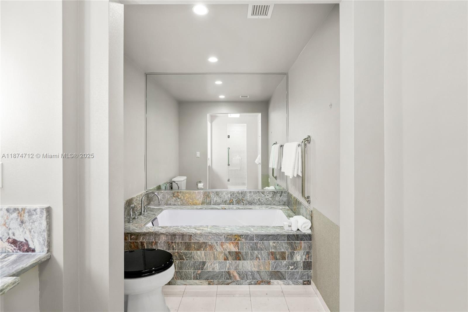 551 FLB CONDOMINIUM RESID - Residential