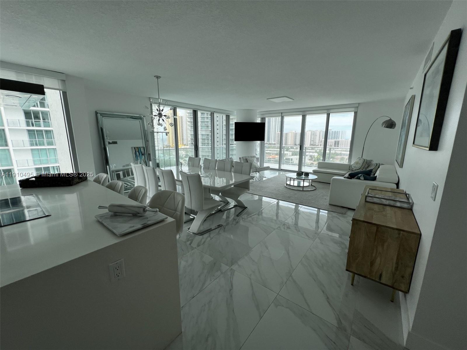 PARQUE TOWERS CONDO - Residential