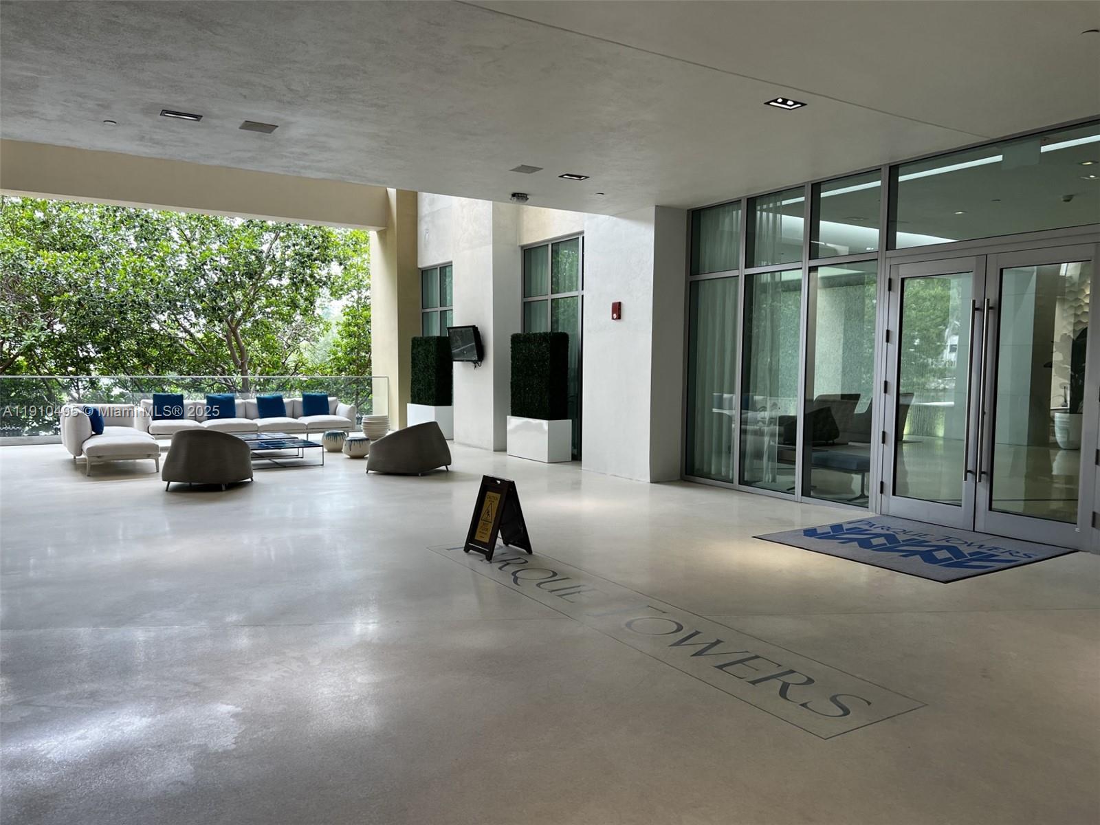 PARQUE TOWERS CONDO - Residential