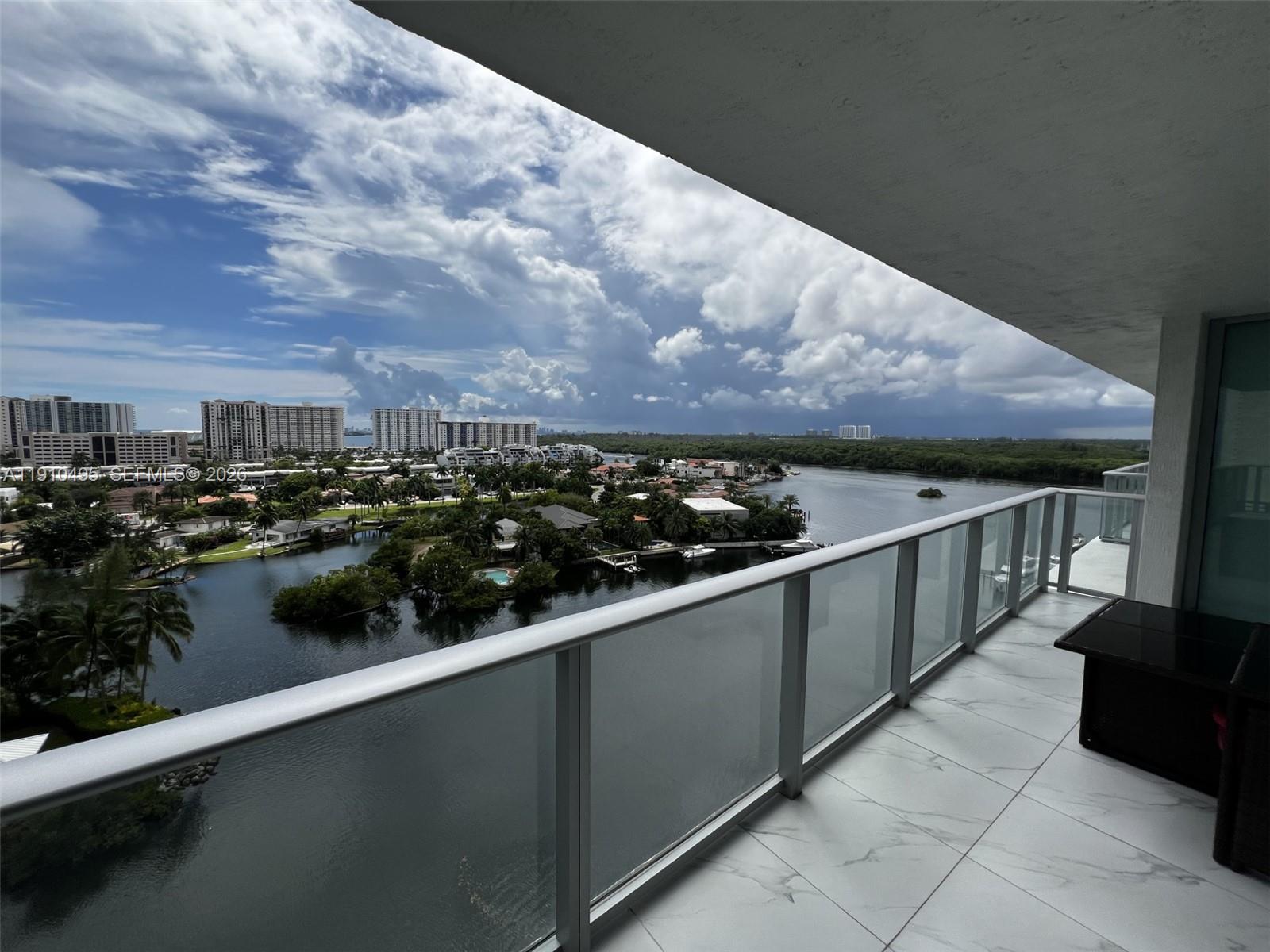 PARQUE TOWERS CONDO - Residential