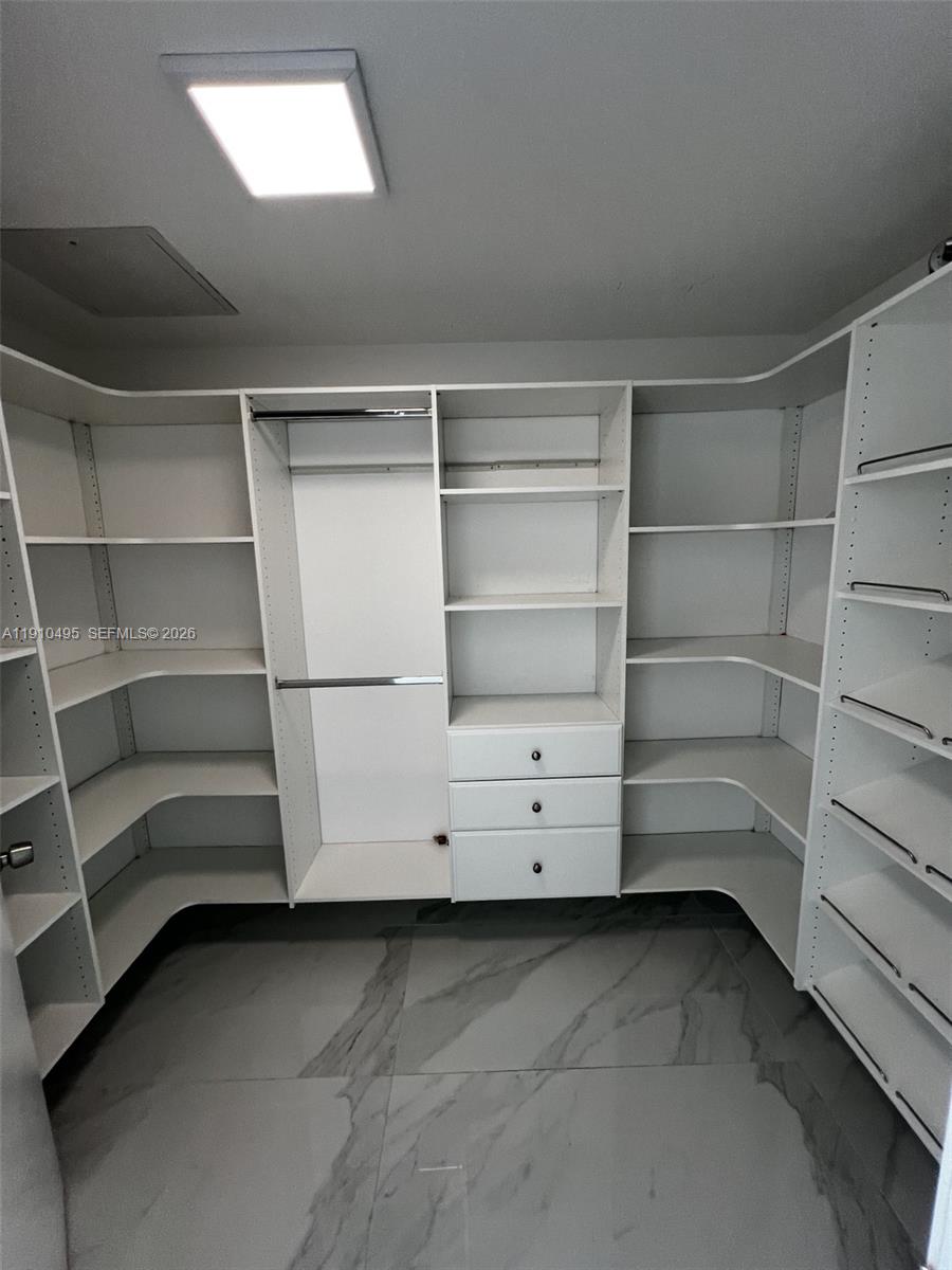 PARQUE TOWERS CONDO - Residential