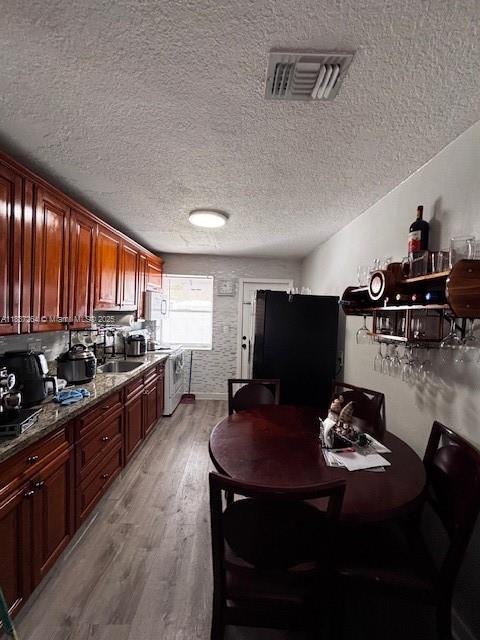 10775 SW 4th St, Sweetwater, FL, 33174/$1,490,000 2 10775 SW 4th St
