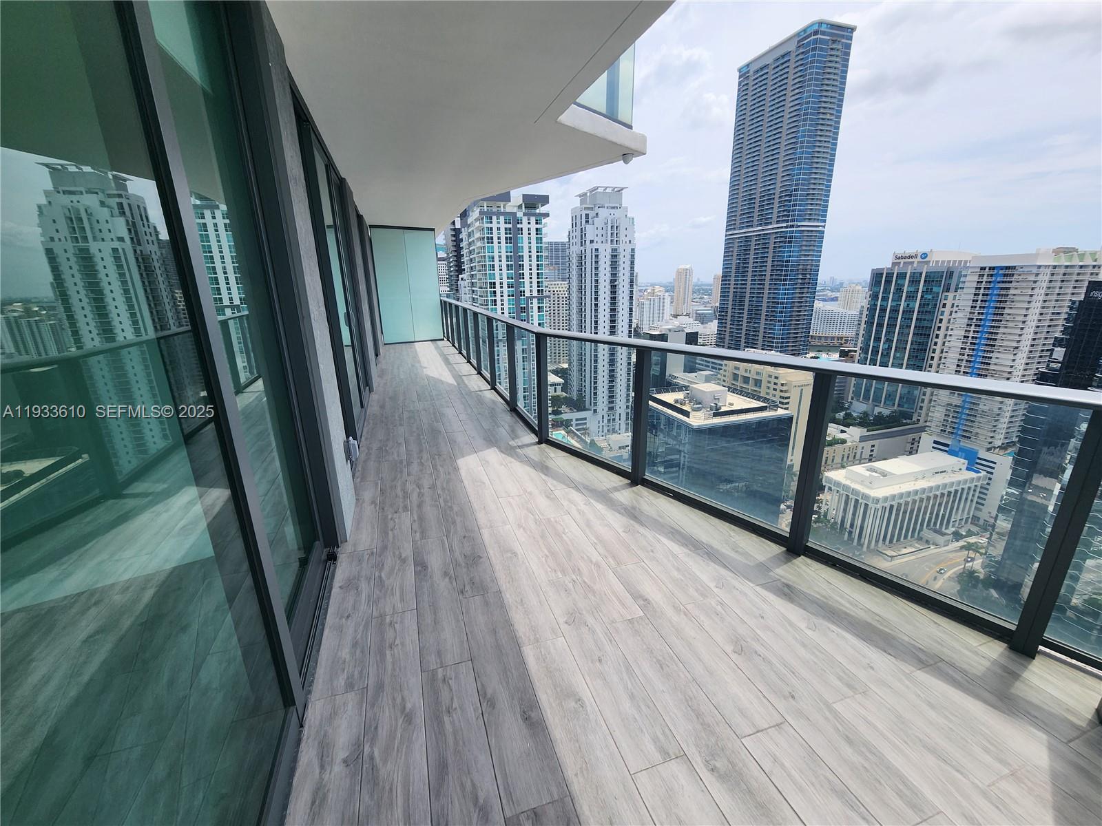 SLS BRICKELL - Residential
