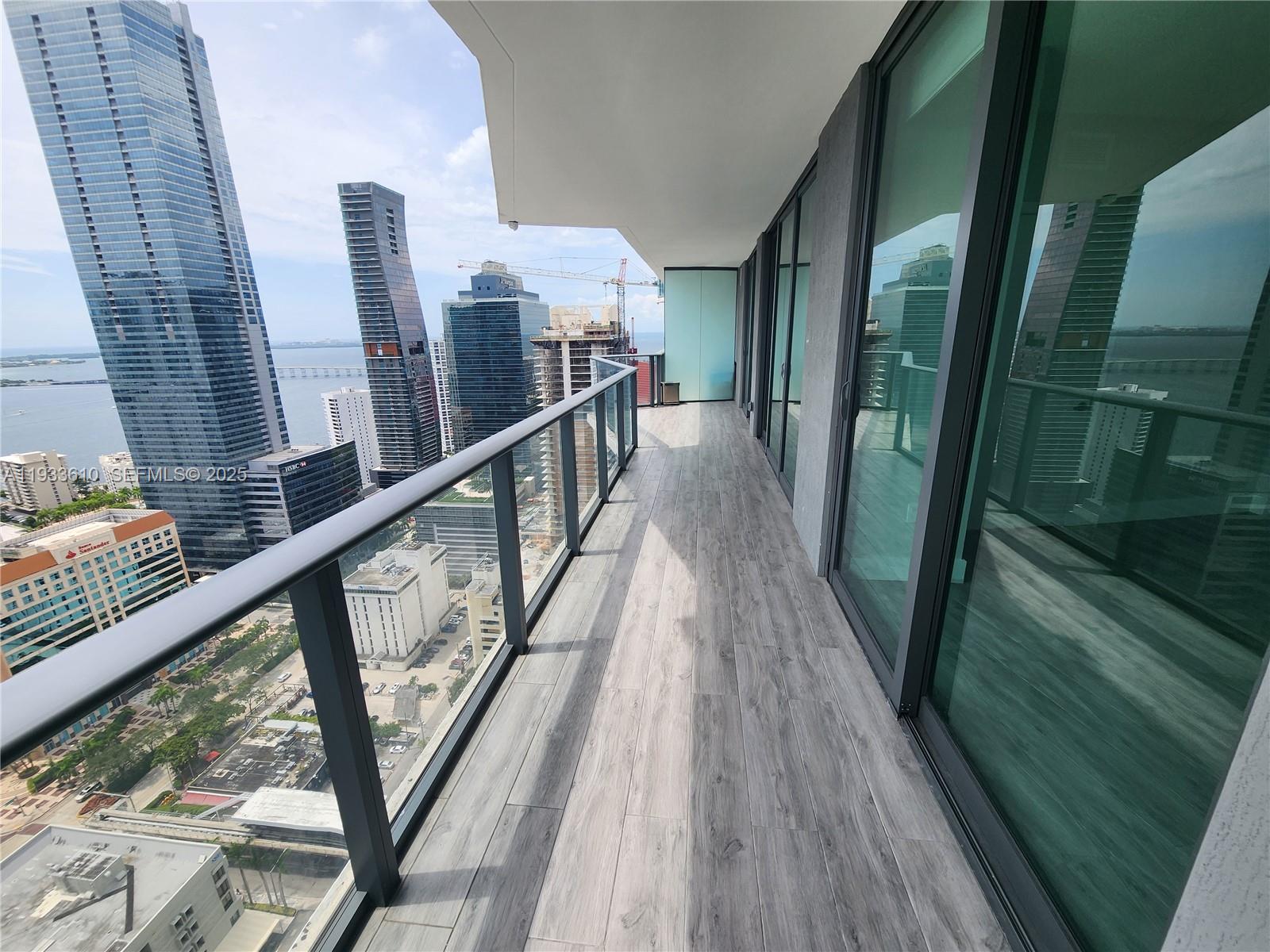 SLS BRICKELL - Residential
