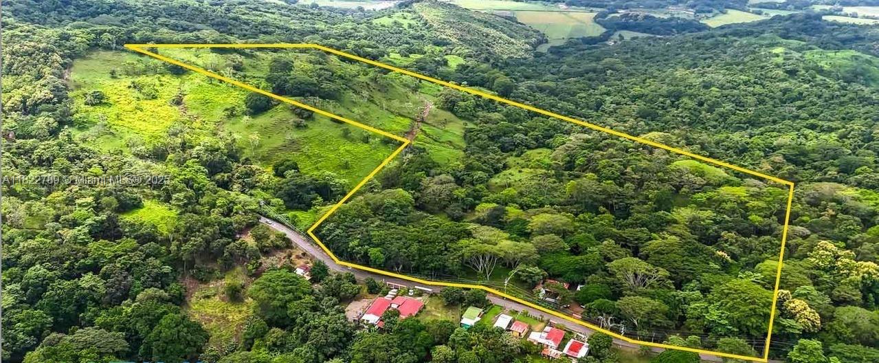 Imagine living in a 200 acre, very well cared for ranch, where you can cultivate the land, rear your cattle or other animals in the already existing stables, or where you can develop a residential tourism project, as well as a commercial project. Agropecuaria La Cascabela is located in San Juan Grande District, in the city of Esparza, in the Puntarenas Province, minutes from the most beautiful beaches in Costa Rica and local tourism. Likewise it is in a great residential location. Located half an hour from Puerto Calderas which serves the maritime, intermodal, and warehousing industry, it is 1 hour from the capital city of San Jose via Highway 27. One of the best haciendas bordering the Jesus Maria river, with electricity and water from the city, and well water for irrigation & animals.