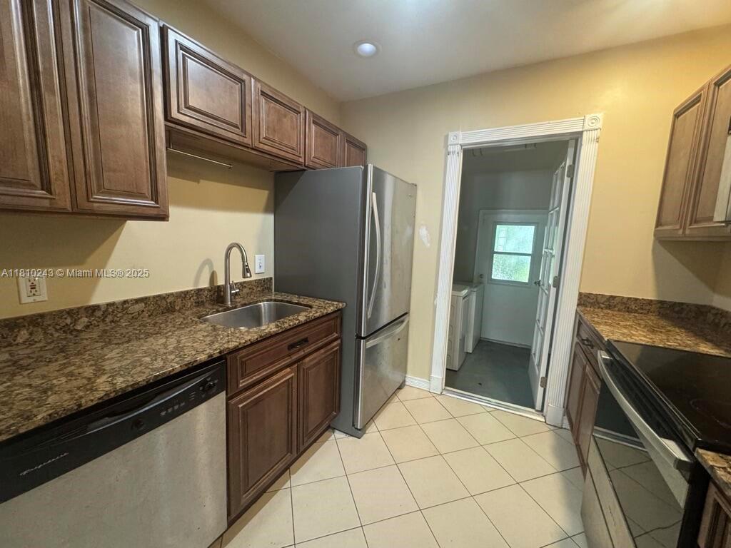 218 SW 10th St