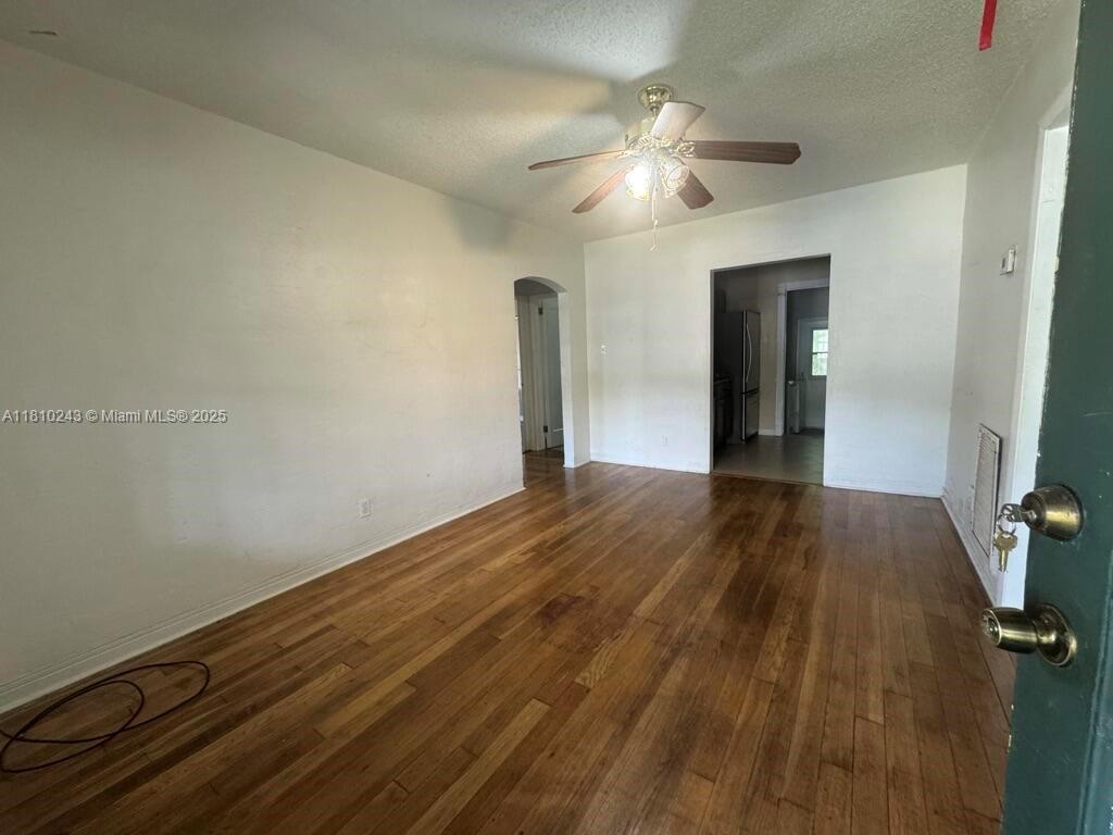 218 SW 10th St