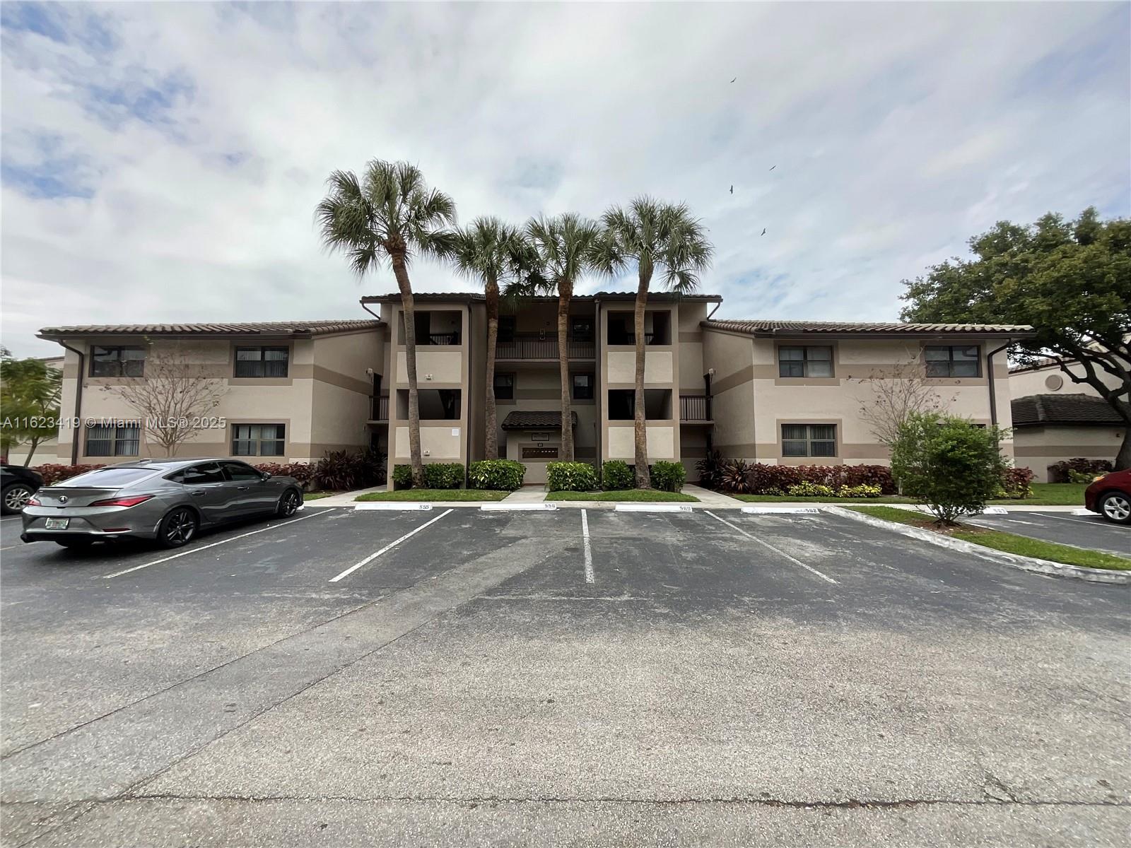 9877 Nob Hill Ct 25/9877, Sunrise, Miami-Dade County, Florida - 3 Bedrooms  
2 Bathrooms - 