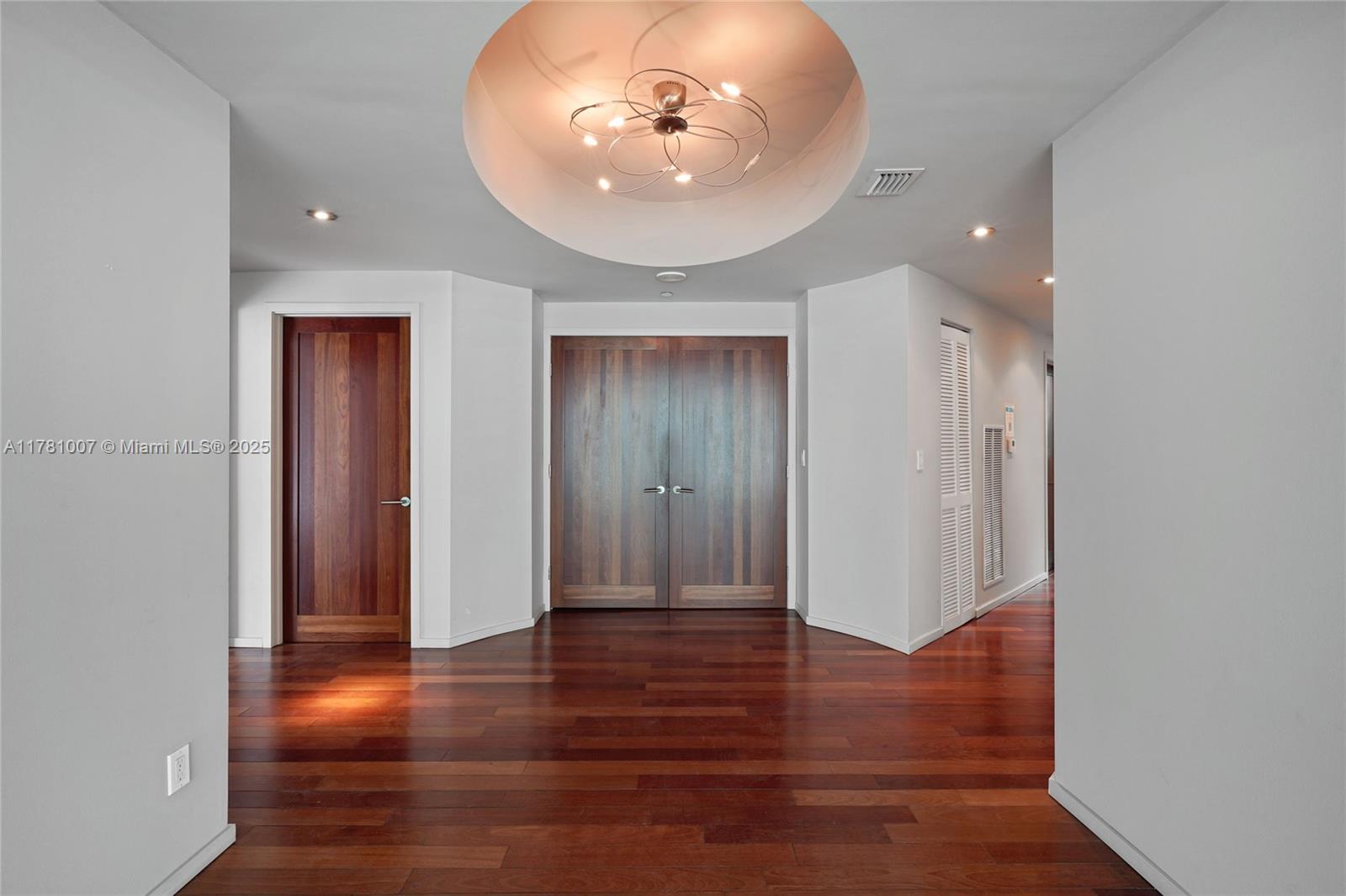 300 S Pointe Dr 305