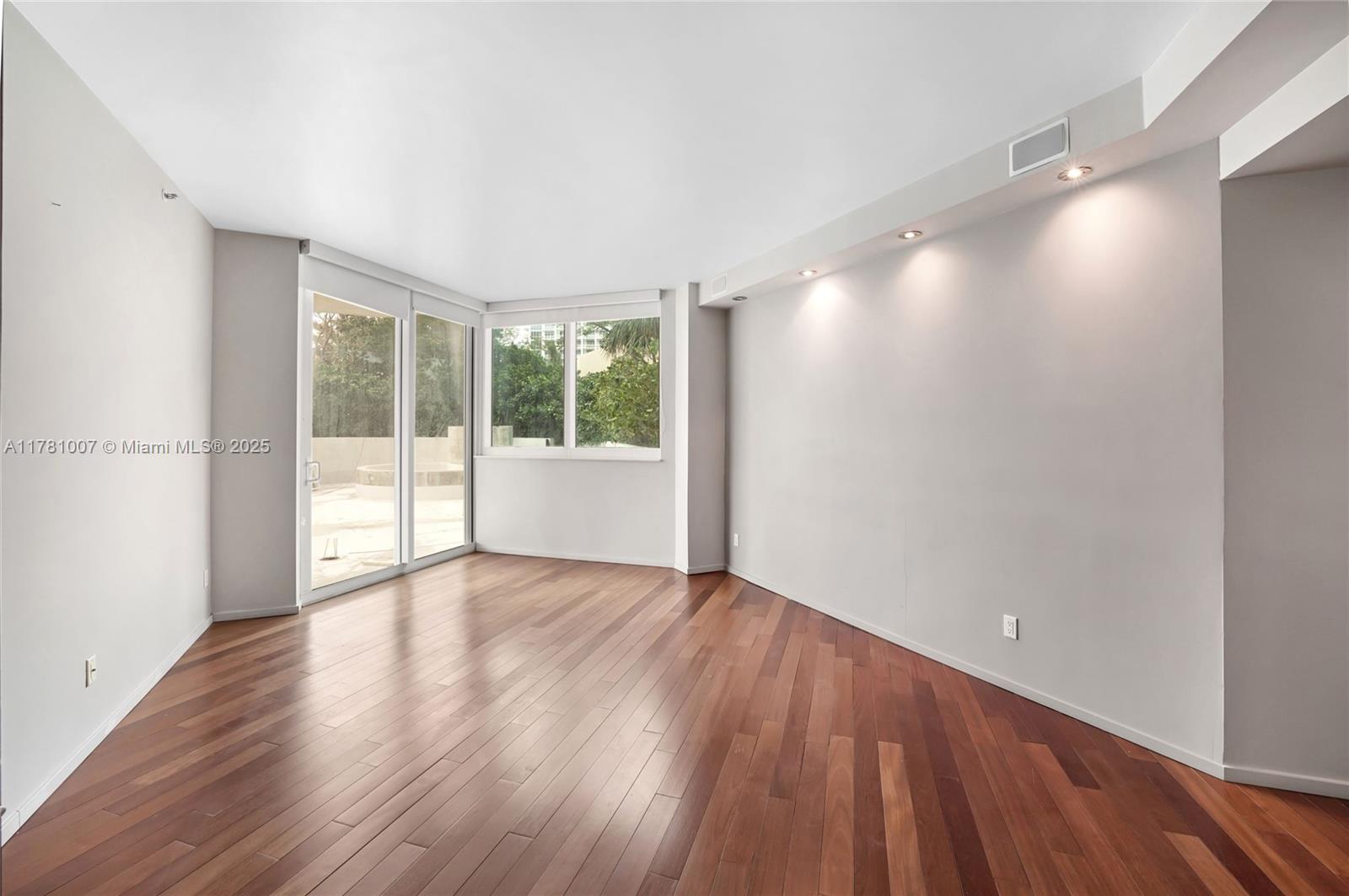 300 S Pointe Dr 305