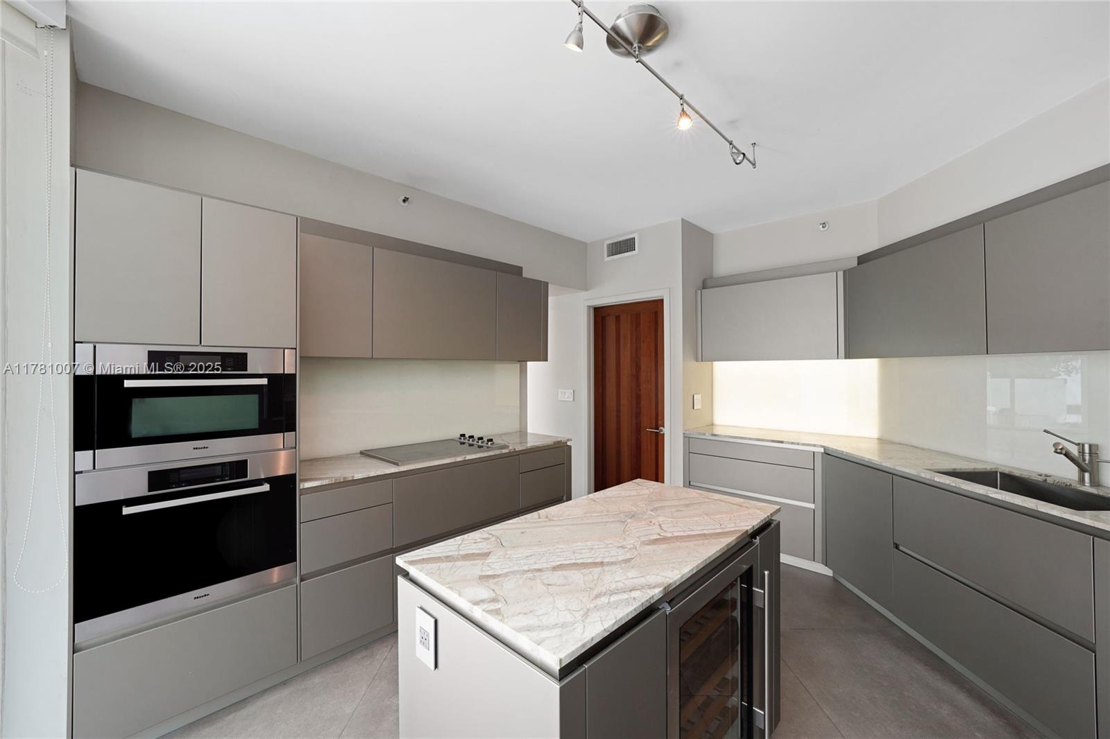 PORTOFINO TOWER CONDO - Residential